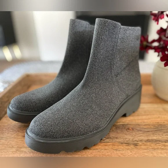 New Vivaia Everly Chunky Platform Boots Water Repellent
Gray Size 11 Round Toe - Picture 2 of 13